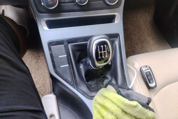 Used Geely Auto Emgrand 2018 1.5L Manual Fashion Model Gear Lever