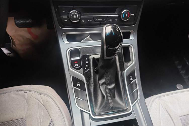Used Geely Auto Emgrand 2018 1.5L CVT Upward Connect Edition Gear Lever