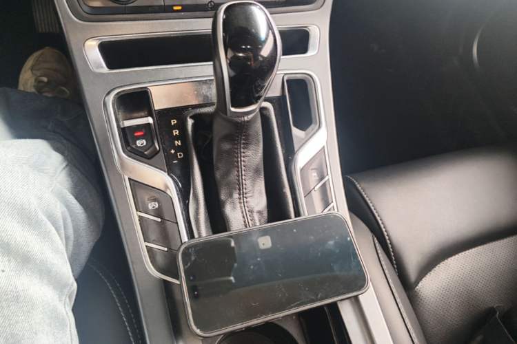 Used Geely Auto Emgrand 2018 1.5L CVT Upward Connect Edition Gear Lever