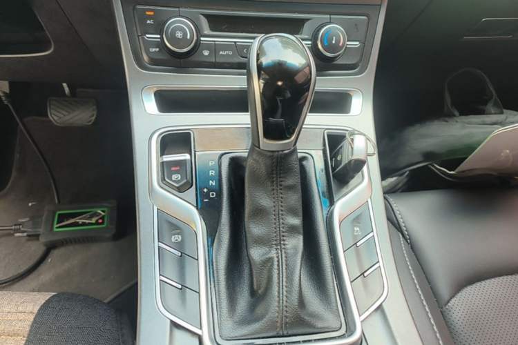 Used Geely Auto Emgrand 2018 1.5L CVT Upward Connect Edition Gear Lever