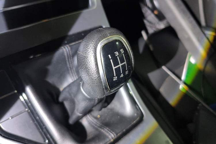Used Geely Auto Emgrand 2018 1.5L Manual Upward Connect Edition Gear Lever