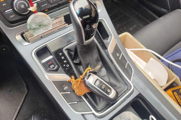 Used Geely Auto Emgrand 2018 1.5L CVT Upward Connect Edition Gear Lever