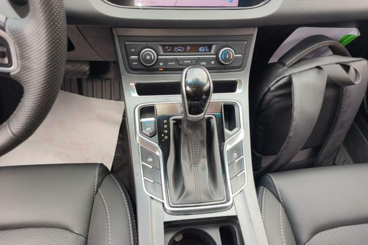Used Geely Auto Emgrand 2018 1.5L CVT Upward Connect Edition Gear Lever