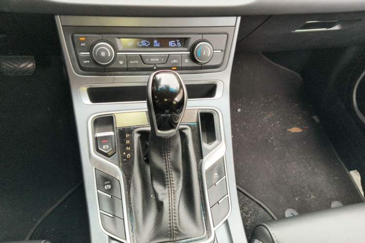 Used Geely Auto Emgrand 2018 1.5L CVT Upward Connect Edition Gear Lever