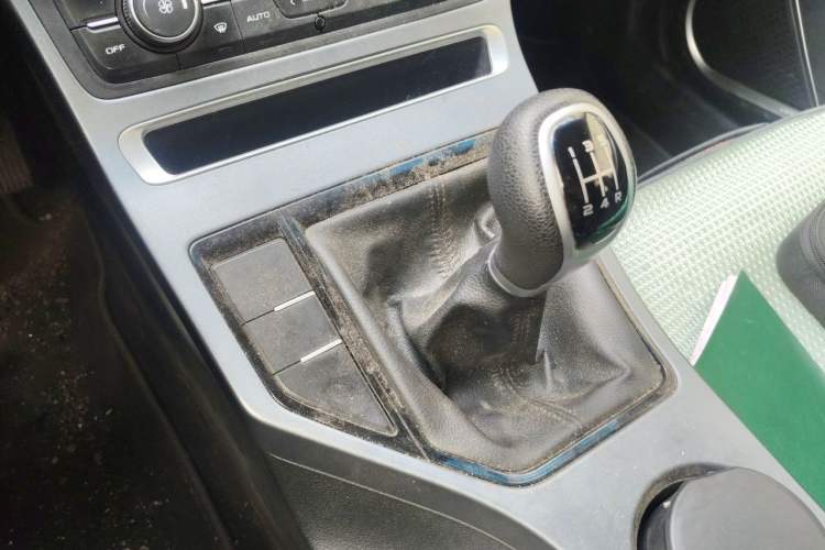 Used Geely Auto Emgrand 2018 1.5L Manual Upward Connect Edition Gear Lever