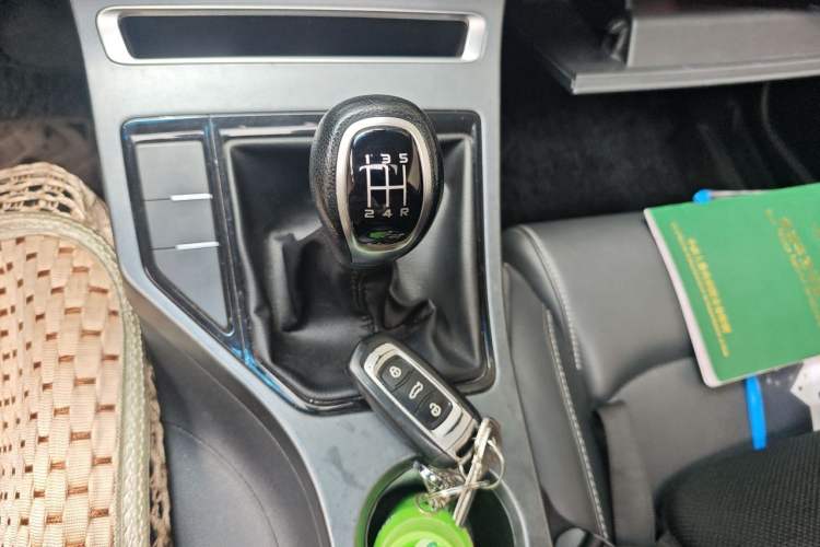 Used Geely Auto Emgrand 2018 1.5L Manual Upward Connect Edition Gear Lever