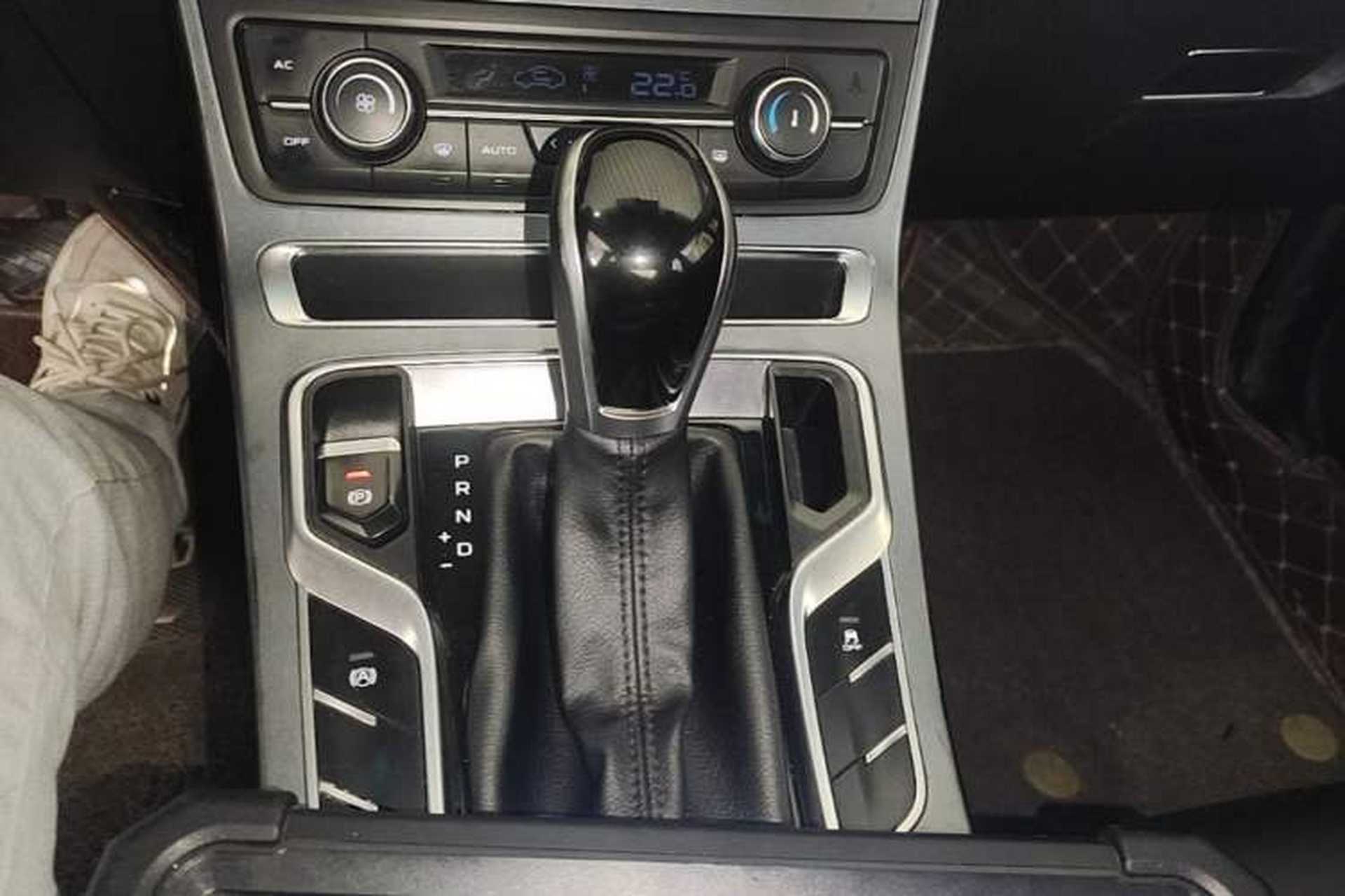Used Geely Auto Emgrand 2018 1.5L CVT Upward Connect Edition Gear Lever