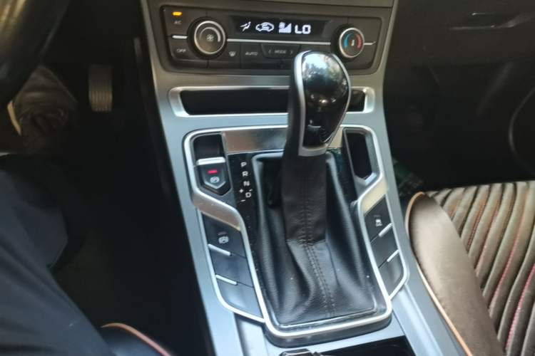 Used Geely Auto Emgrand 2018 1.5L CVT Upward Connect Edition Gear Lever