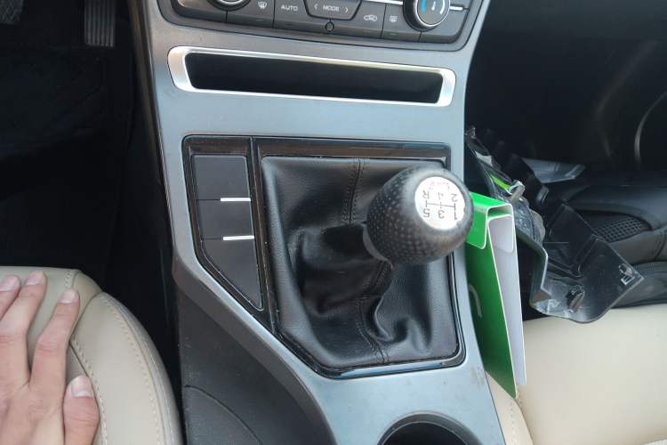 Used Geely Auto Emgrand 2018 1.5L Manual Luxury Model Gear Lever