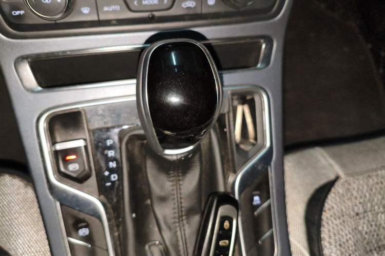 Used Geely Auto Emgrand 2018 1.5L CVT Upward Connect Edition Gear Lever