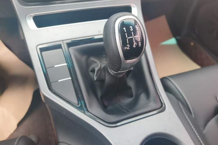 Used Geely Auto Emgrand 2018 1.5L Manual Upward Connect Edition Gear Lever
