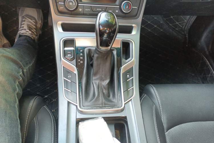 Used Geely Auto Emgrand 2018 1.5L CVT Upward Connect Edition Gear Lever