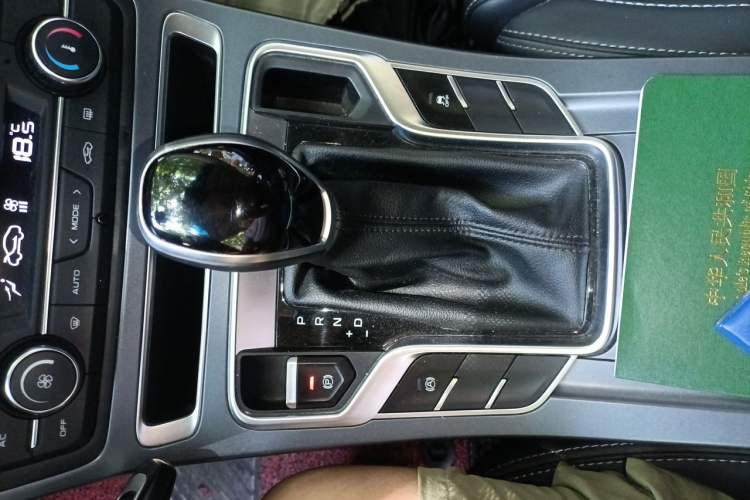 Used Geely Auto Emgrand 2018 1.5L CVT Upward Connect Edition Gear Lever