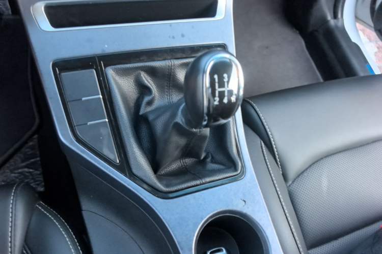 Used Geely Auto Emgrand 2018 1.5L Manual Upward Connect Edition Gear Lever