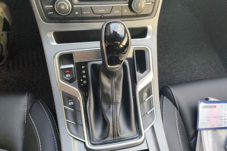 Used Geely Auto Emgrand 2018 1.5L CVT Upward Connect Edition Gear Lever