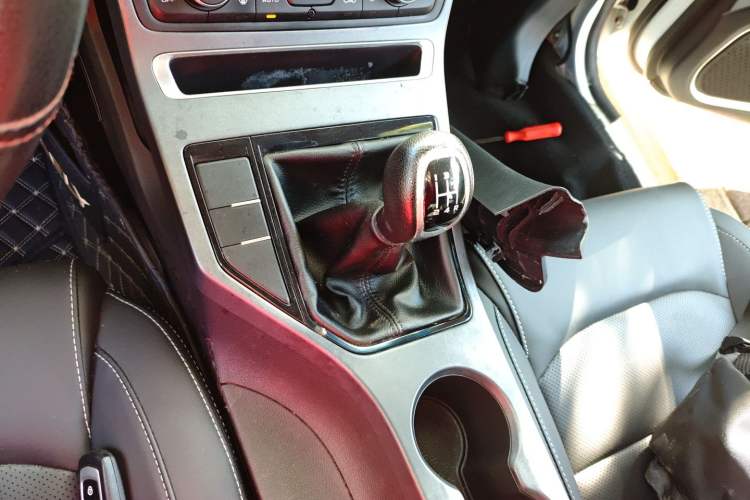 Used Geely Auto Emgrand 2018 1.5L Manual Upward Connect Edition Gear Lever