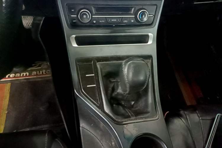 Used Geely Auto Emgrand 2018 1.5L Manual Upward Connect Edition Gear Lever
