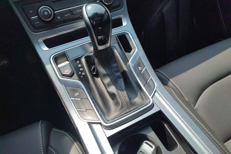 Used Geely Auto Emgrand 2018 1.5L CVT Upward Connect Edition Gear Lever