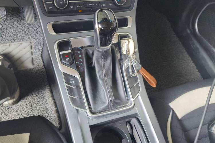 Used Geely Auto Emgrand 2018 1.5L CVT Upward Connect Edition Gear Lever
