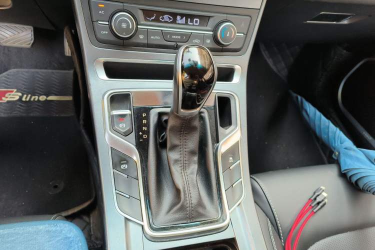 Used Geely Auto Emgrand 2018 1.5L CVT Upward Connect Edition Gear Lever