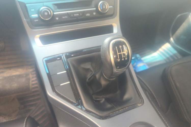 Used Geely Auto Emgrand 2018 1.5L Manual Upward Connect Edition Gear Lever