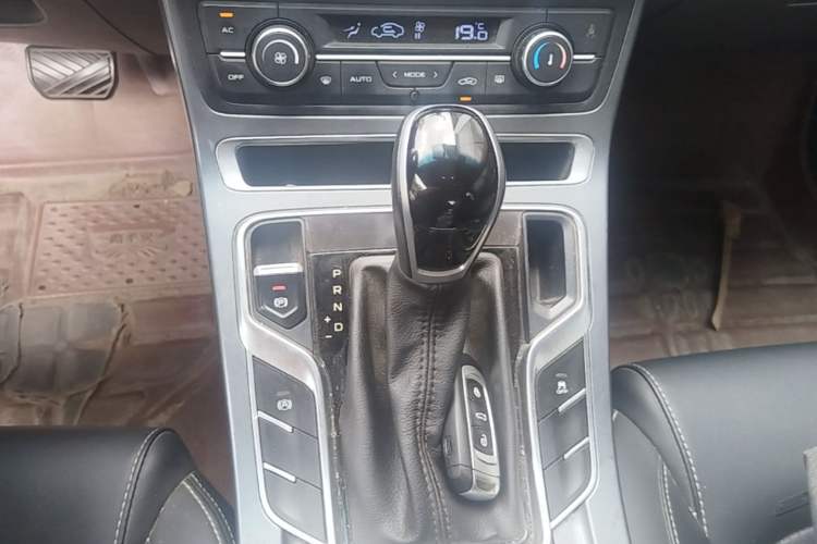 Used Geely Auto Emgrand 2018 1.5L CVT Upward Connect Edition Gear Lever