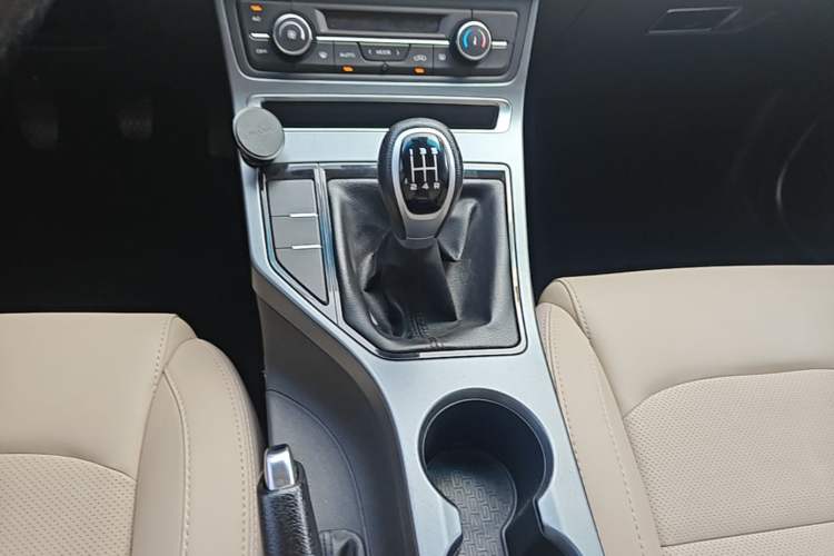 Used Geely Auto Emgrand 2018 1.5L Manual Luxury Model Gear Lever