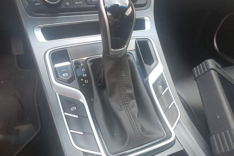 Used Geely Auto Emgrand 2018 1.5L CVT Upward Connect Edition Gear Lever