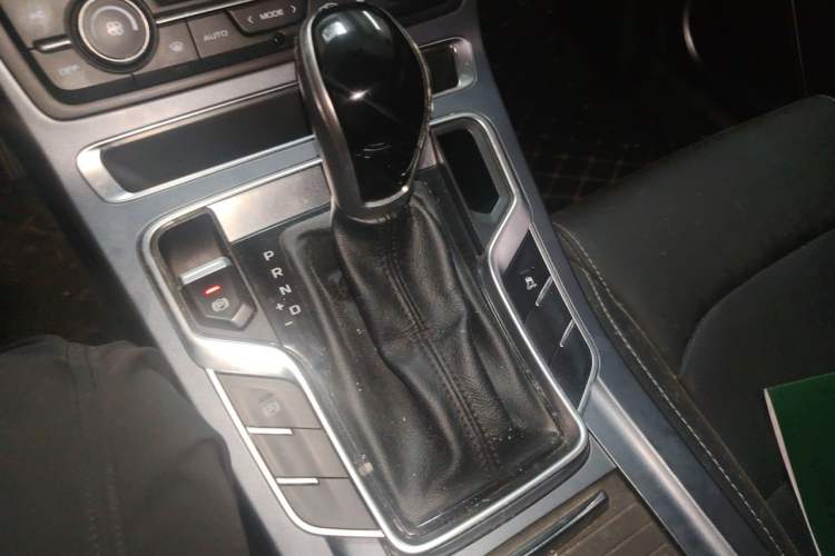 Used Geely Auto Emgrand 2018 1.5L CVT Upward Connect Edition Gear Lever
