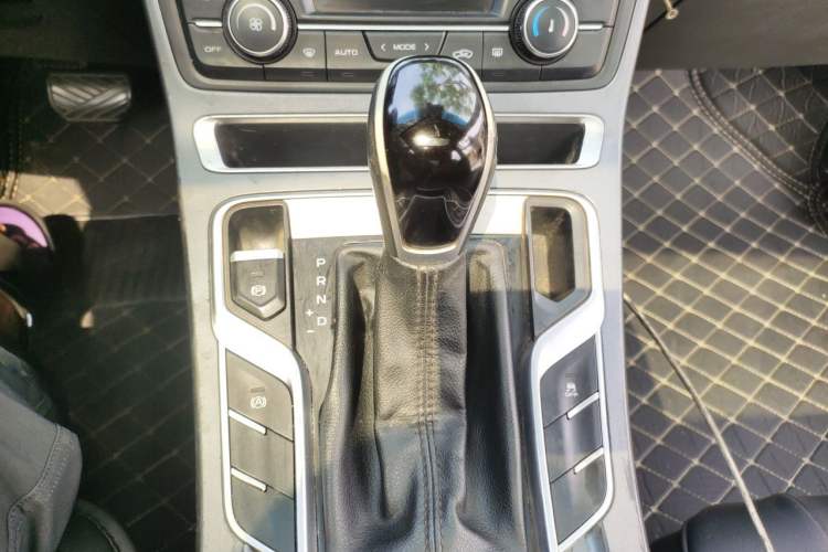 Used Geely Auto Emgrand 2018 1.5L CVT Upward Connect Edition Gear Lever