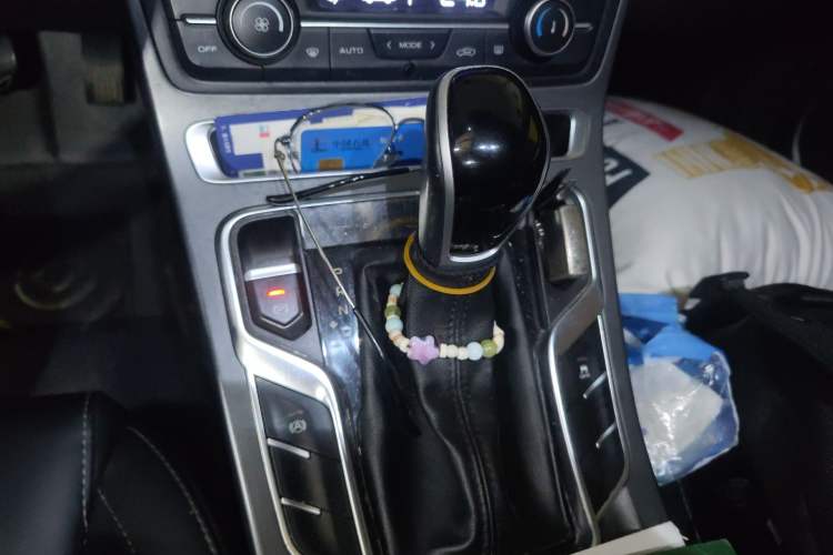 Used Geely Auto Emgrand 2018 1.5L CVT Upward Connect Edition Gear Lever