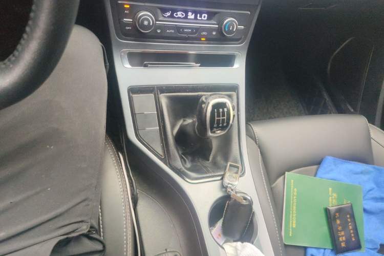 Used Geely Auto Emgrand 2018 1.5L Manual Upward Connect Edition Gear Lever