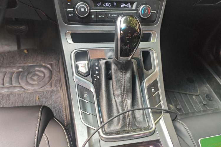 Used Geely Auto Emgrand 2018 1.5L CVT Upward Connect Edition Gear Lever