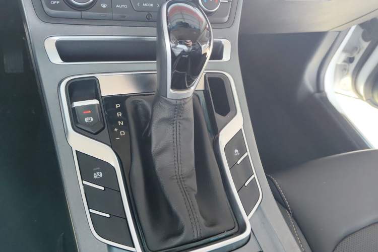 Used Geely Auto Emgrand 2018 1.5L CVT Upward Connect Edition Gear Lever