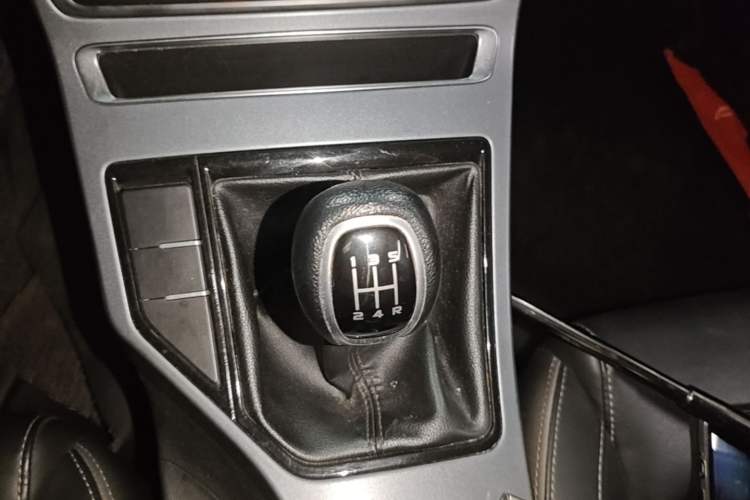 Used Geely Auto Emgrand 2018 1.5L Manual Upward Connect Edition Gear Lever