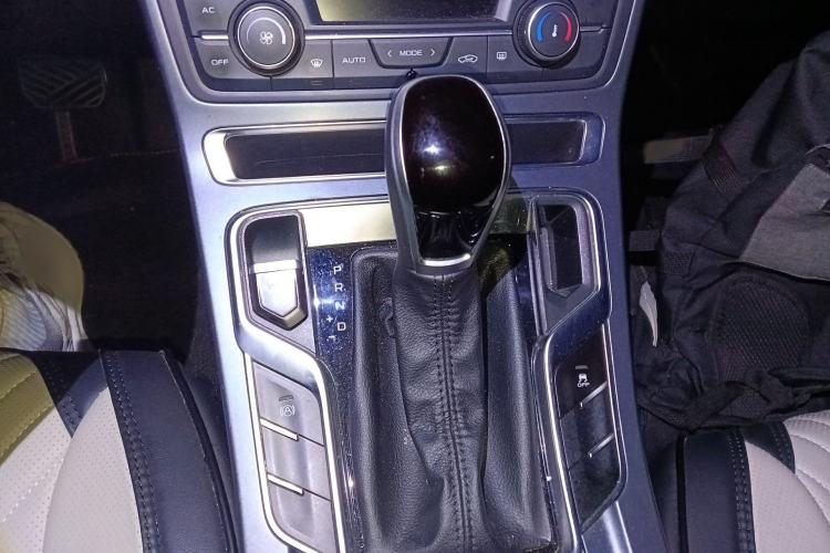 Used Geely Auto Emgrand 2018 1.5L CVT Upward Connect Edition Gear Lever