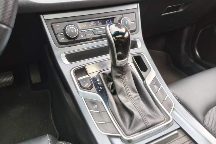 Used Geely Auto Emgrand 2018 1.5L CVT Upward Connect Edition Gear Lever