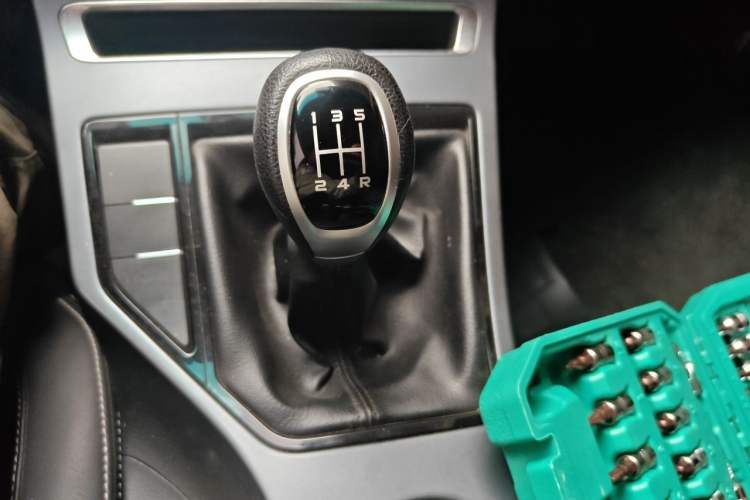 Used Geely Auto Emgrand 2018 1.5L Manual Upward Connect Edition Gear Lever