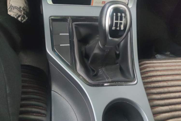 Used Geely Auto Emgrand 2018 1.5L Manual Upward Connect Edition Gear Lever