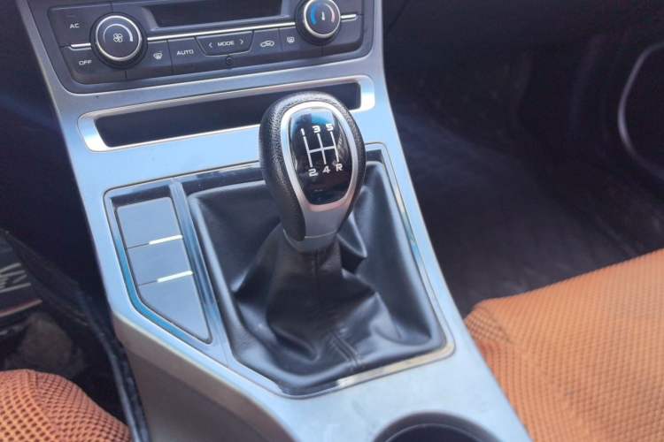 Used Geely Auto Emgrand 2018 1.5L Manual Upward Connect Edition Gear Lever