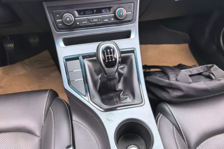 Used Geely Auto Emgrand 2018 1.5L Manual Upward Connect Edition Gear Lever