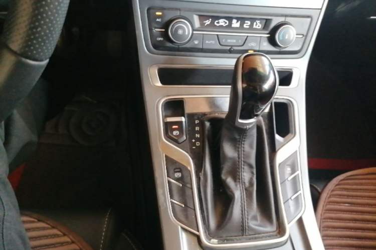 Used Geely Auto Emgrand 2018 1.5L CVT Upward Connect Edition Gear Lever