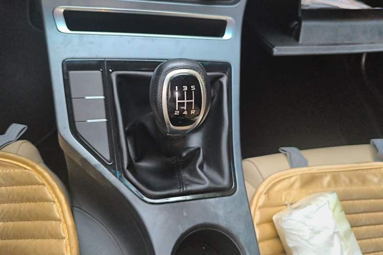 Used Geely Auto Emgrand 2018 1.5L Manual Luxury Model Gear Lever