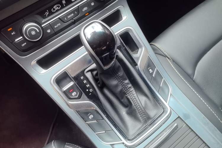Used Geely Auto Emgrand 2018 1.5L CVT Upward Connect Edition Gear Lever