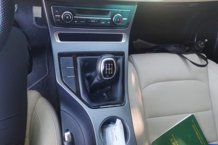Used Geely Auto Emgrand 2018 1.5L Manual Luxury Model Gear Lever