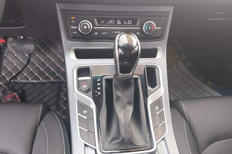 Used Geely Auto Emgrand 2018 1.5L CVT Upward Connect Edition Gear Lever