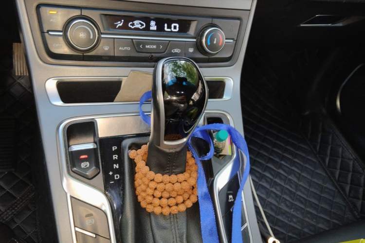 Used Geely Auto Emgrand 2018 1.5L CVT Upward Connect Edition Gear Lever