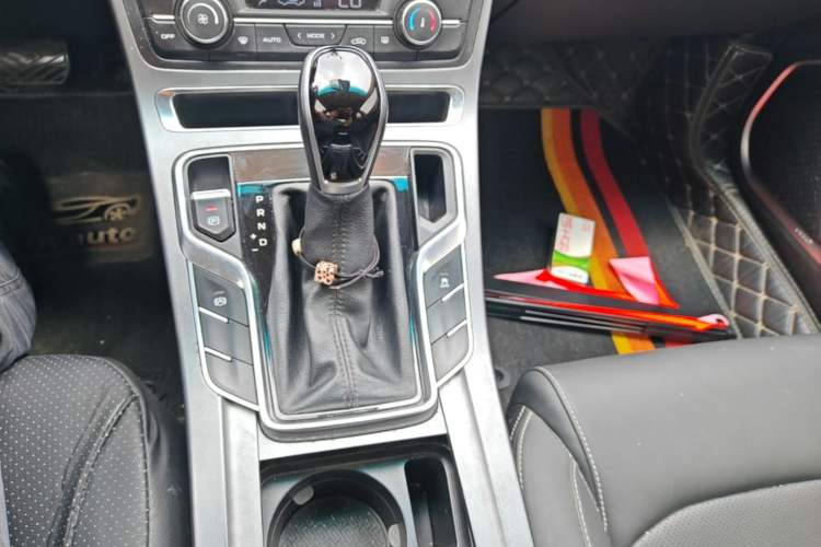 Used Geely Auto Emgrand 2018 1.5L CVT Upward Connect Edition Gear Lever
