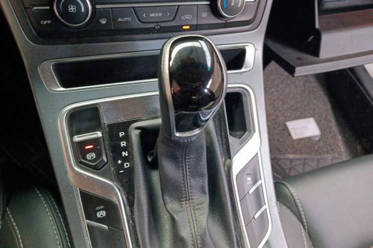 Used Geely Auto Emgrand 2018 1.5L CVT Upward Connect Edition Gear Lever