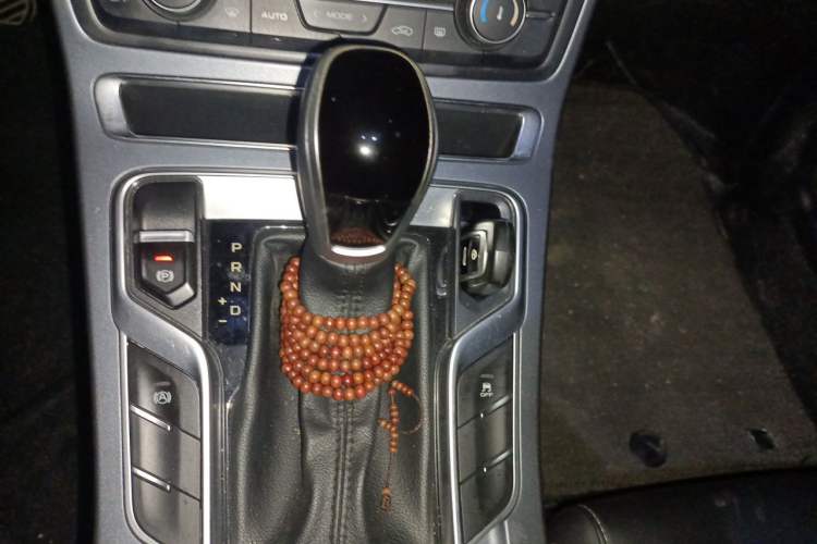 Used Geely Auto Emgrand 2018 1.5L CVT Upward Connect Edition Gear Lever